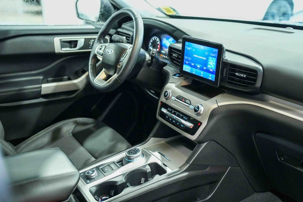 Used 2024 Ford Explorer XLT image 15