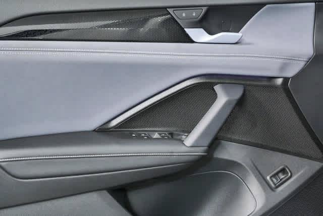 New 2026 Volkswagen Tiguan SE R-Line FWD image 8