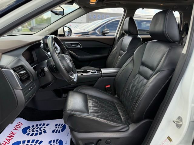 Used 2023 Nissan Rogue Platinum w/ Platinum Premium Package image 2