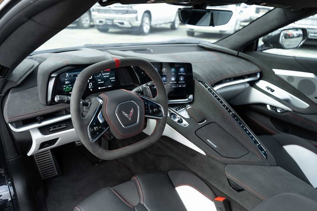 Used 2023 Chevrolet Corvette Stingray Premium Cpe w/ Z51 Performance Package image 16