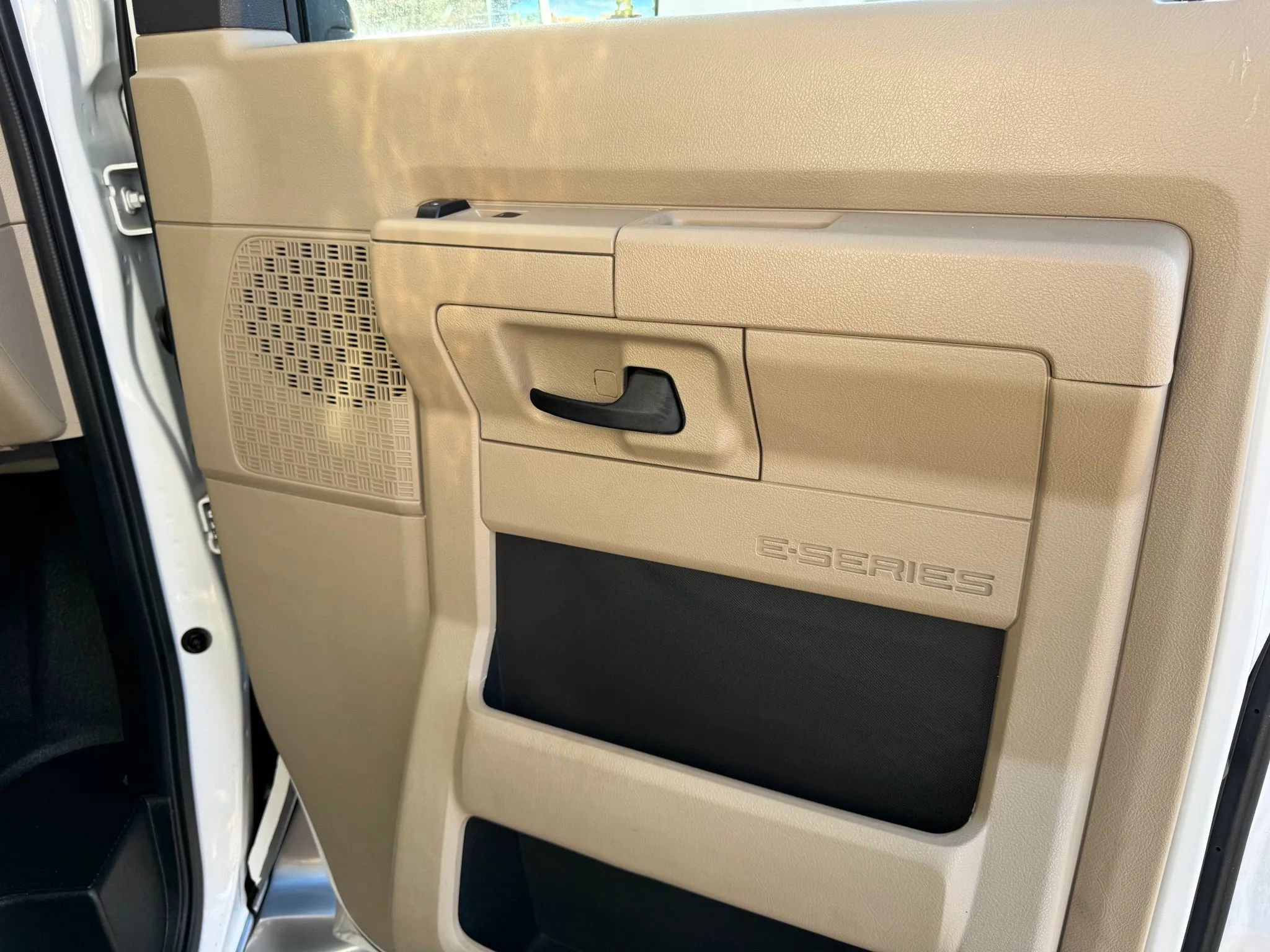 Used 2015 Ford E-450 and Econoline 450 Super Duty w/ Motorhome Prep Package image 32