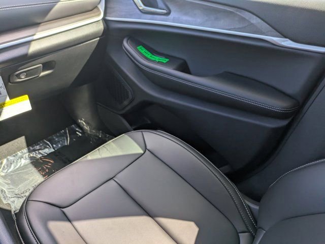 New 2025 Jeep Grand Cherokee Limited w/ Black Appearance Package image 15