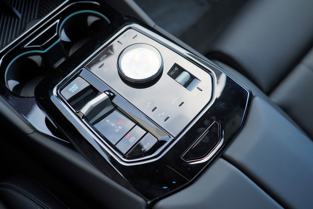 New 2026 BMW i5 eDrive40 image 18