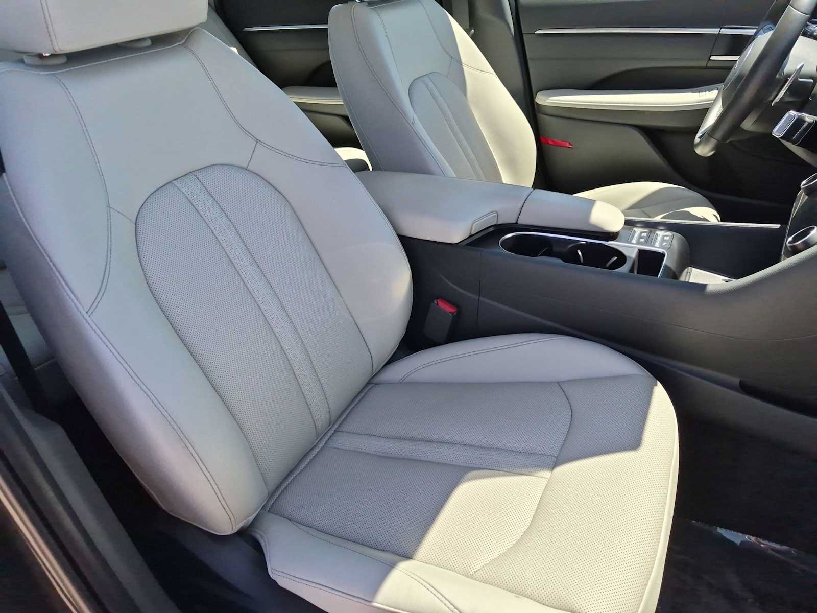Certified 2025 Hyundai Sonata Limited FWD image 21