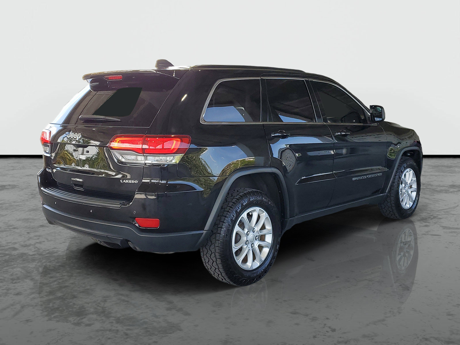 Certified 2022 Jeep Grand Cherokee Laredo E AWD/4WD image 2