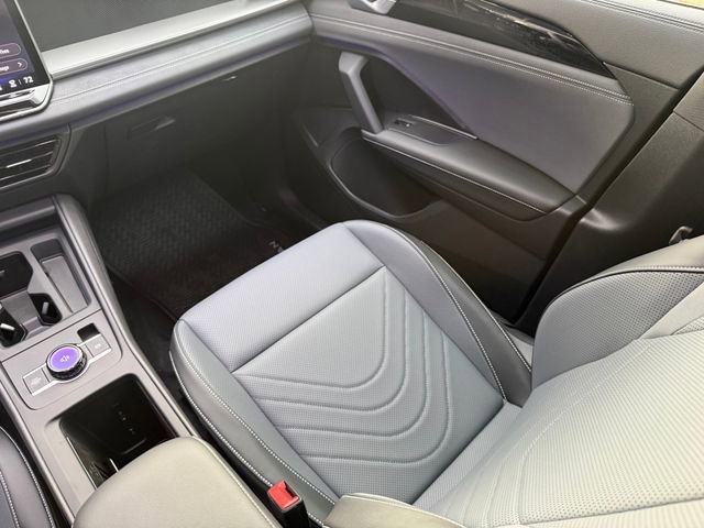 New 2026 Volkswagen Tiguan SE R-Line FWD image 16