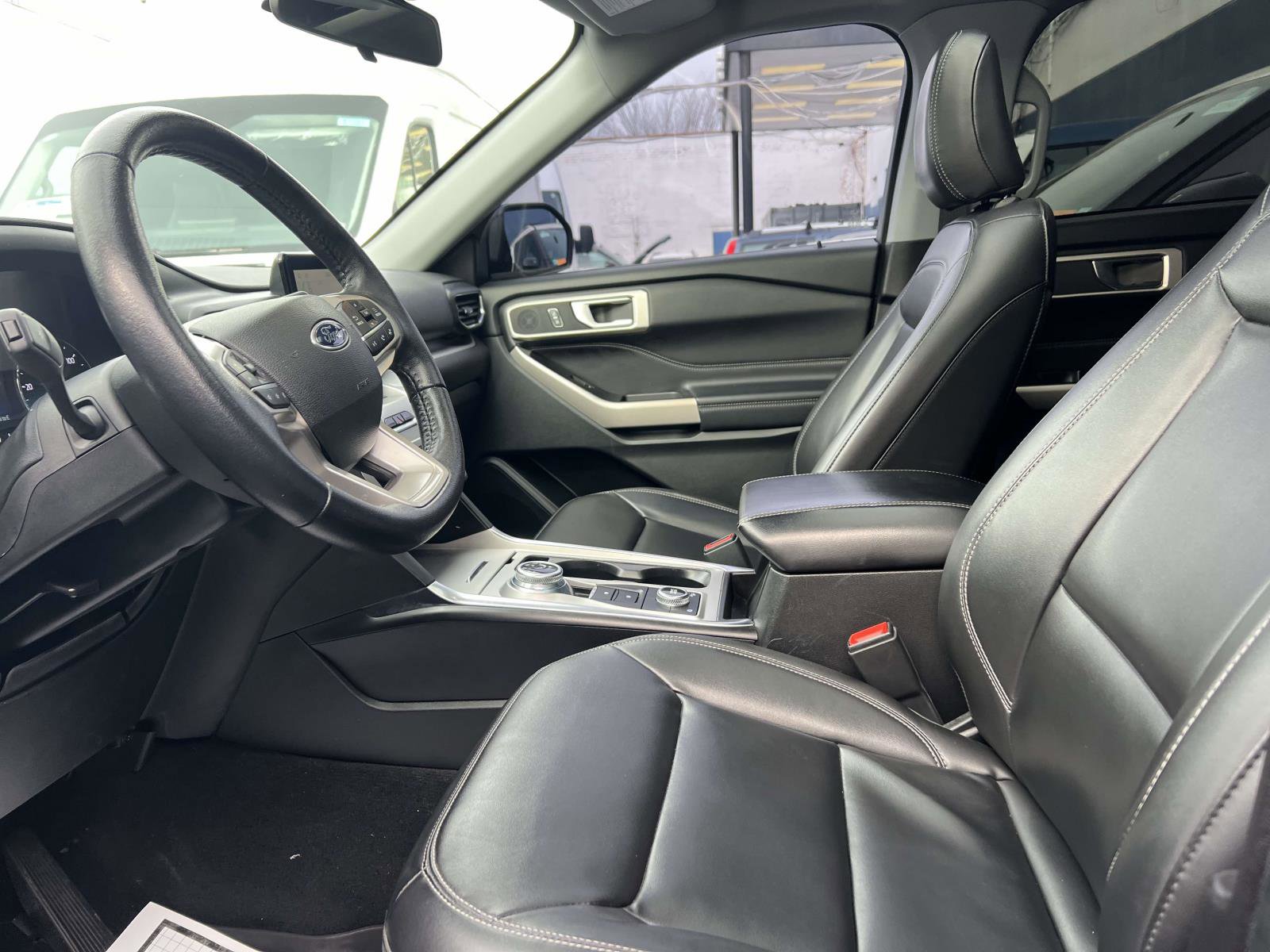 Used 2022 Ford Explorer XLT w/ Equipment Group 202A image 17