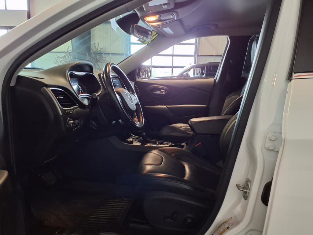 Used 2019 Jeep Cherokee Limited image 19