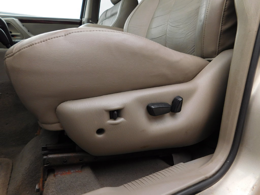 Used 2004 Jeep Grand Cherokee Limited AWD/4WD image 17