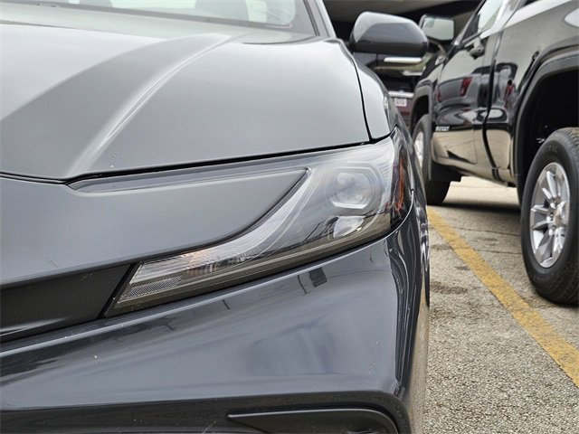 Used 2025 Toyota Camry SE image 2