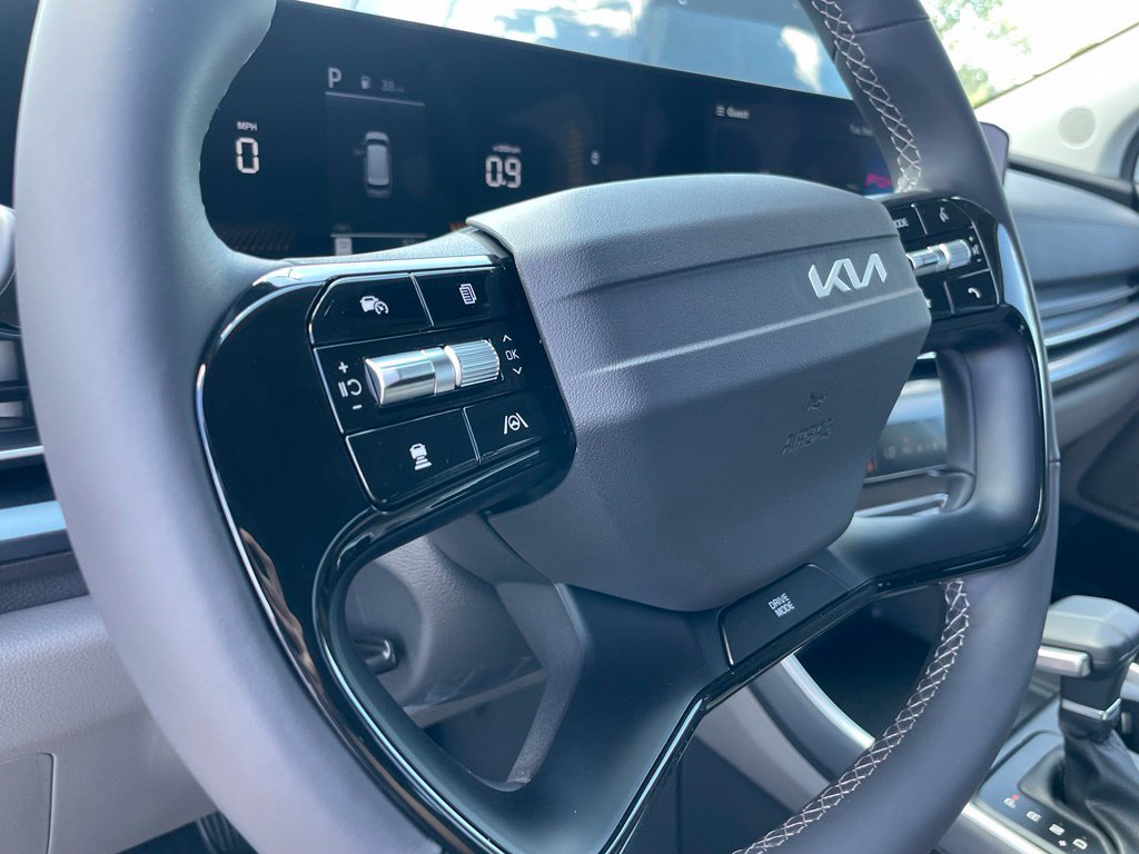 New 2027 Kia Carnival FWD image 9