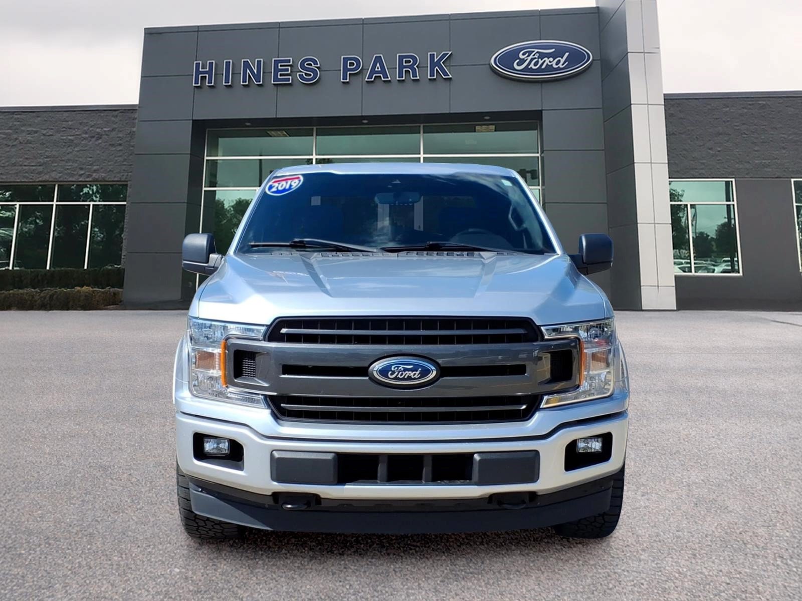 Used 2019 Ford F150 XLT w/ Equipment Group 302A Luxury AWD/4WD image 2