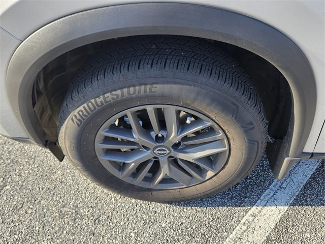 Used 2025 Nissan Rogue S image 16