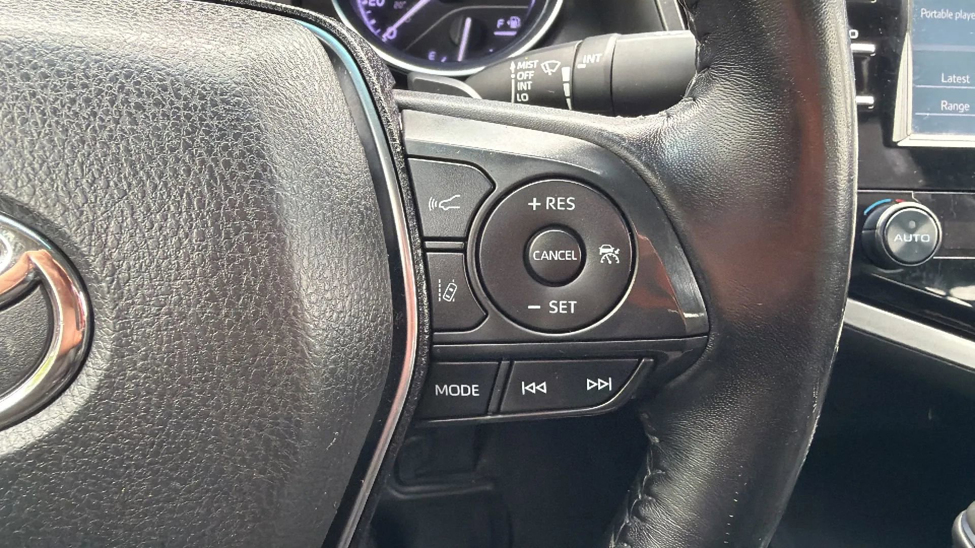 Used 2019 Toyota Camry SE FWD image 11