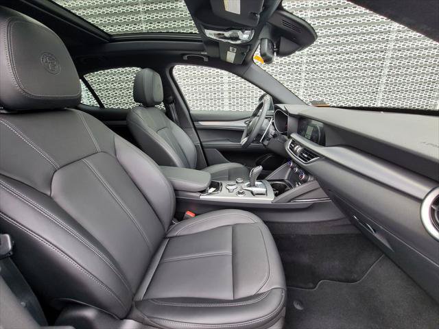 Used 2025 Alfa Romeo Stelvio Sprint AWD/4WD image 28