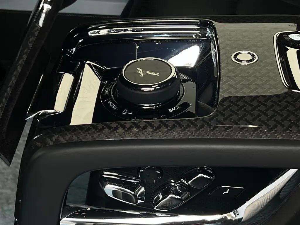 Used 2022 Rolls-Royce Cullinan Black Badge w/ Dark Exterior Package image 13