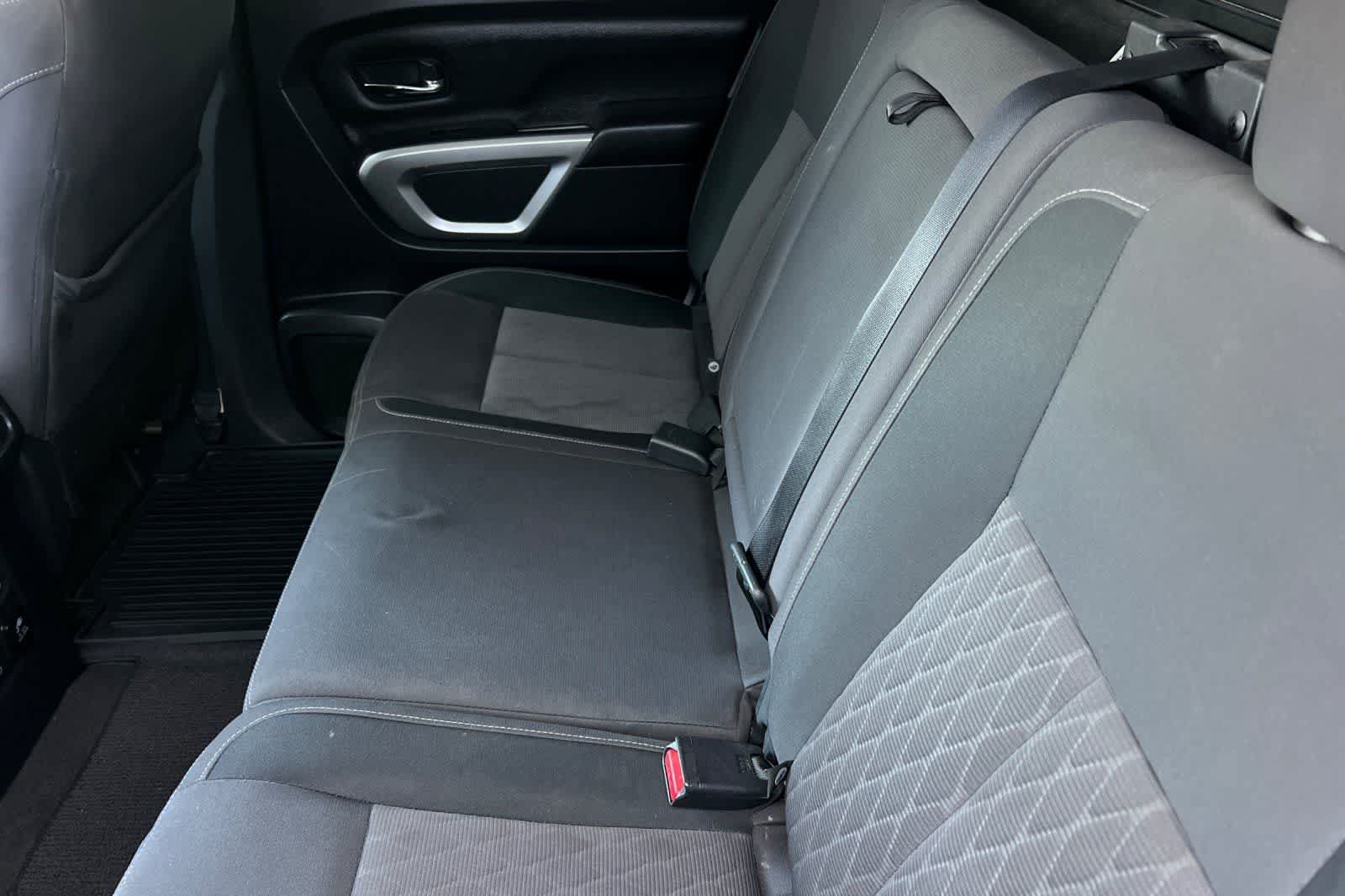 Used 2021 Nissan Titan SV w/ SV Convenience Package AWD/4WD image 4