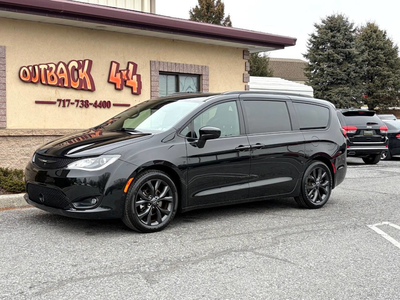 Used 2019 Chrysler Pacifica Touring-L w/ Advanced Safetytec Group FWD image 4