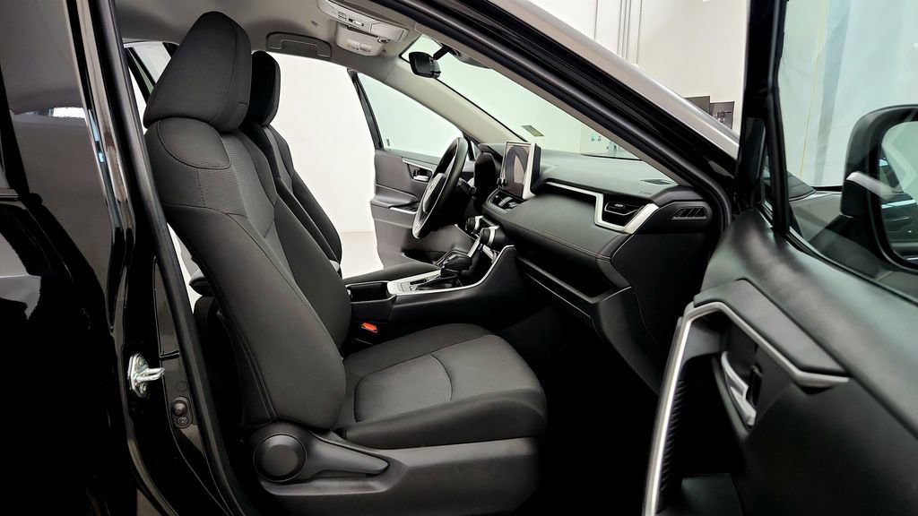 Certified 2025 Toyota RAV4 XLE AWD/4WD image 17