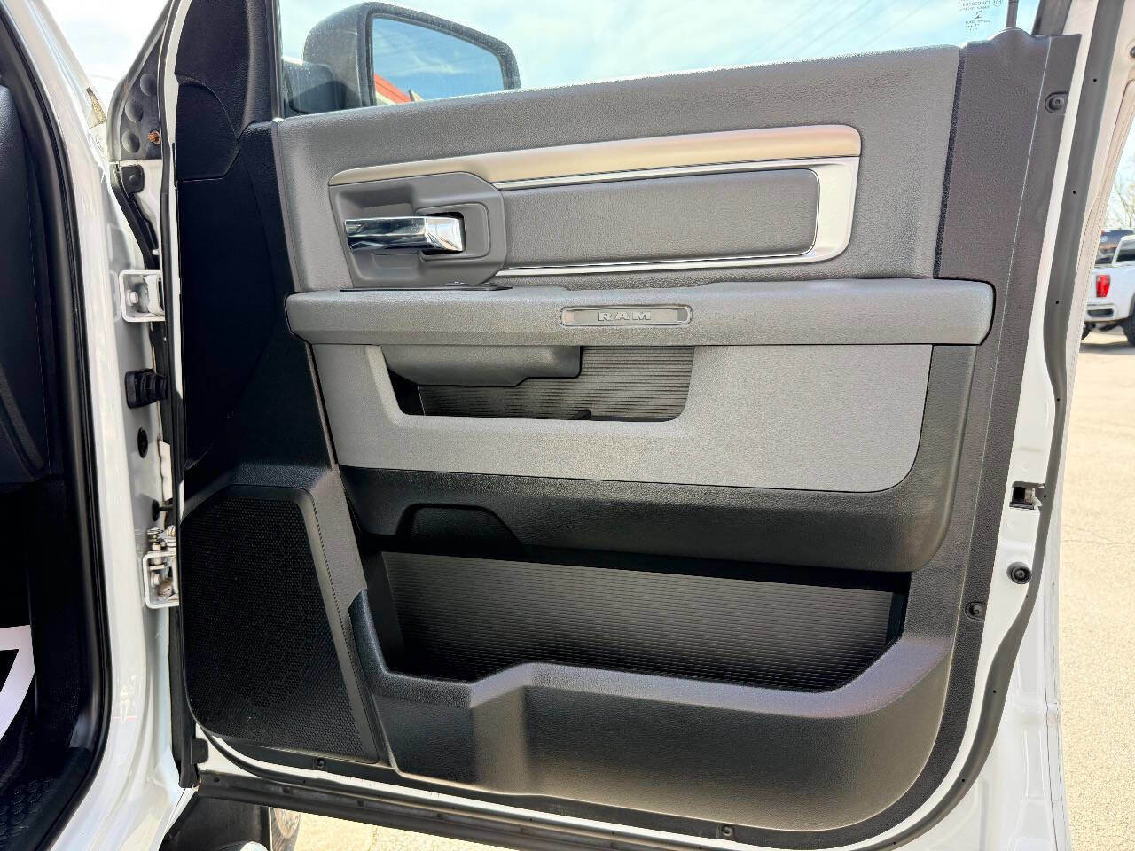 Used 2018 RAM 1500 SLT image 38