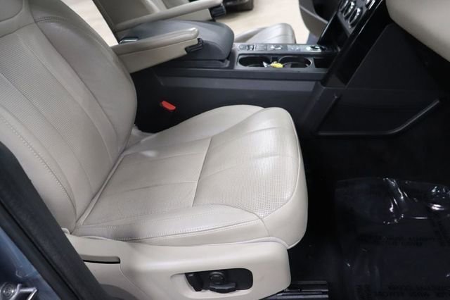 Used 2019 Land Rover Discovery SE image 22