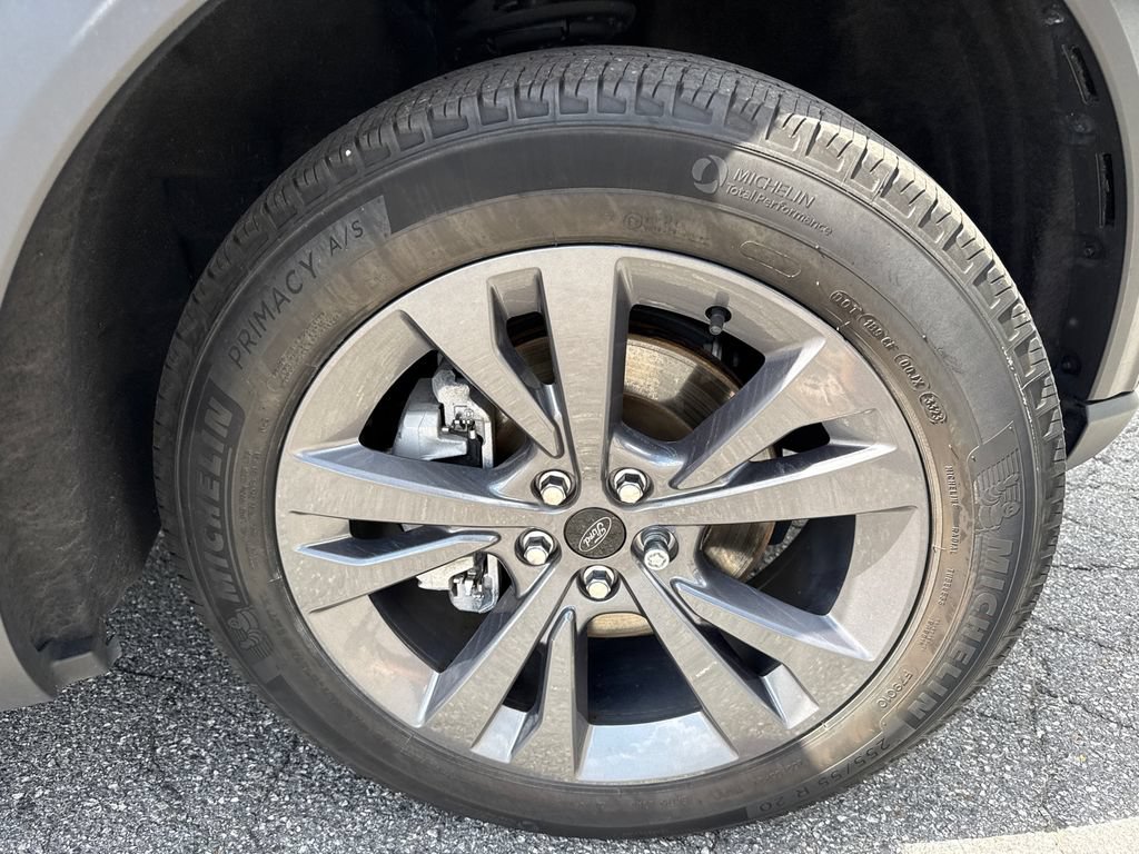 Used 2023 Ford Explorer XLT w/ Equipment Group 202A AWD/4WD image 12