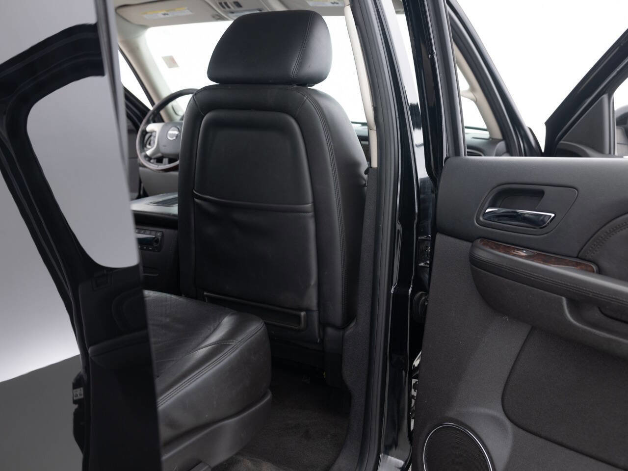 Used 2011 GMC Yukon XL Denali image 30