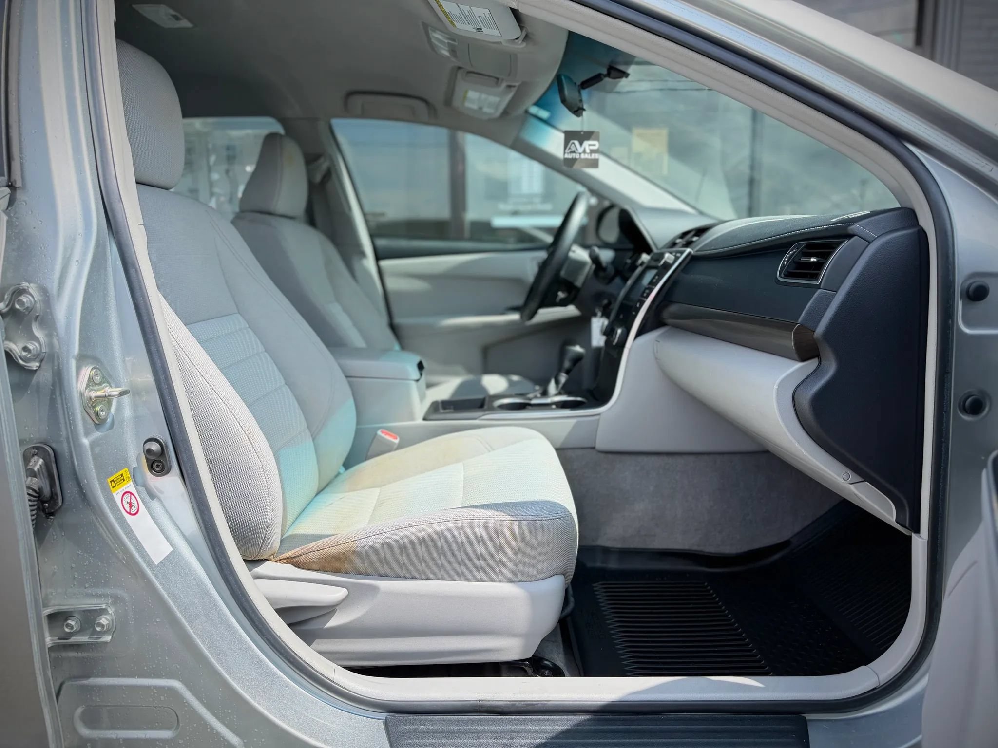 Used 2017 Toyota Camry LE FWD image 17