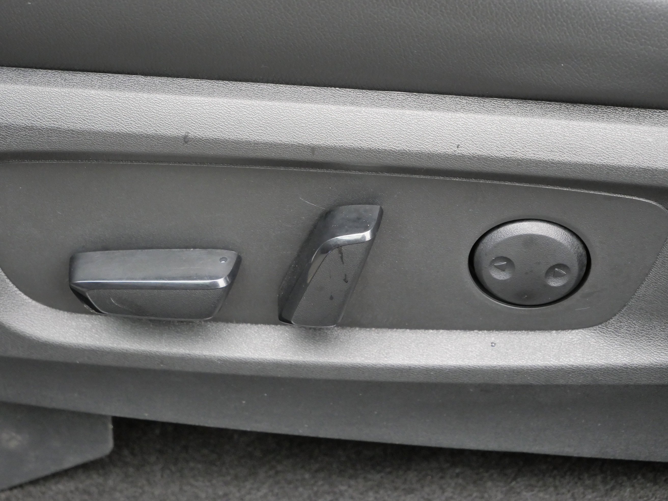 Used 2023 Nissan Pathfinder SL image 18