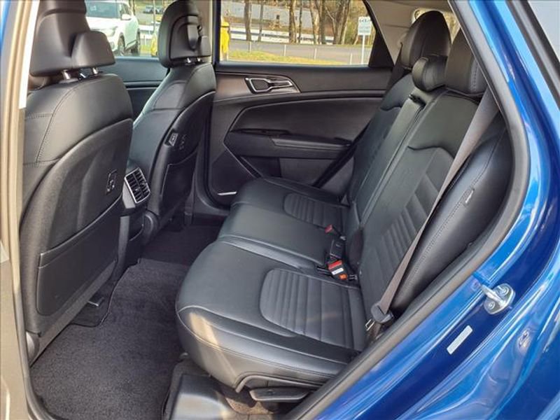 Used 2025 Kia Sportage SX image 10