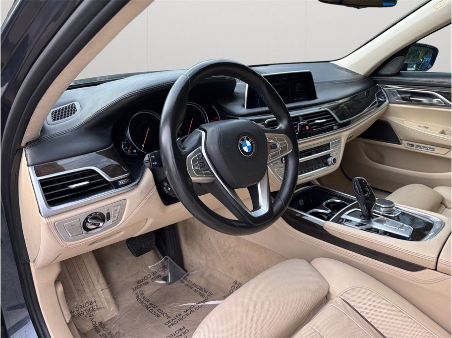 Used 2016 BMW 750i RWD image 5
