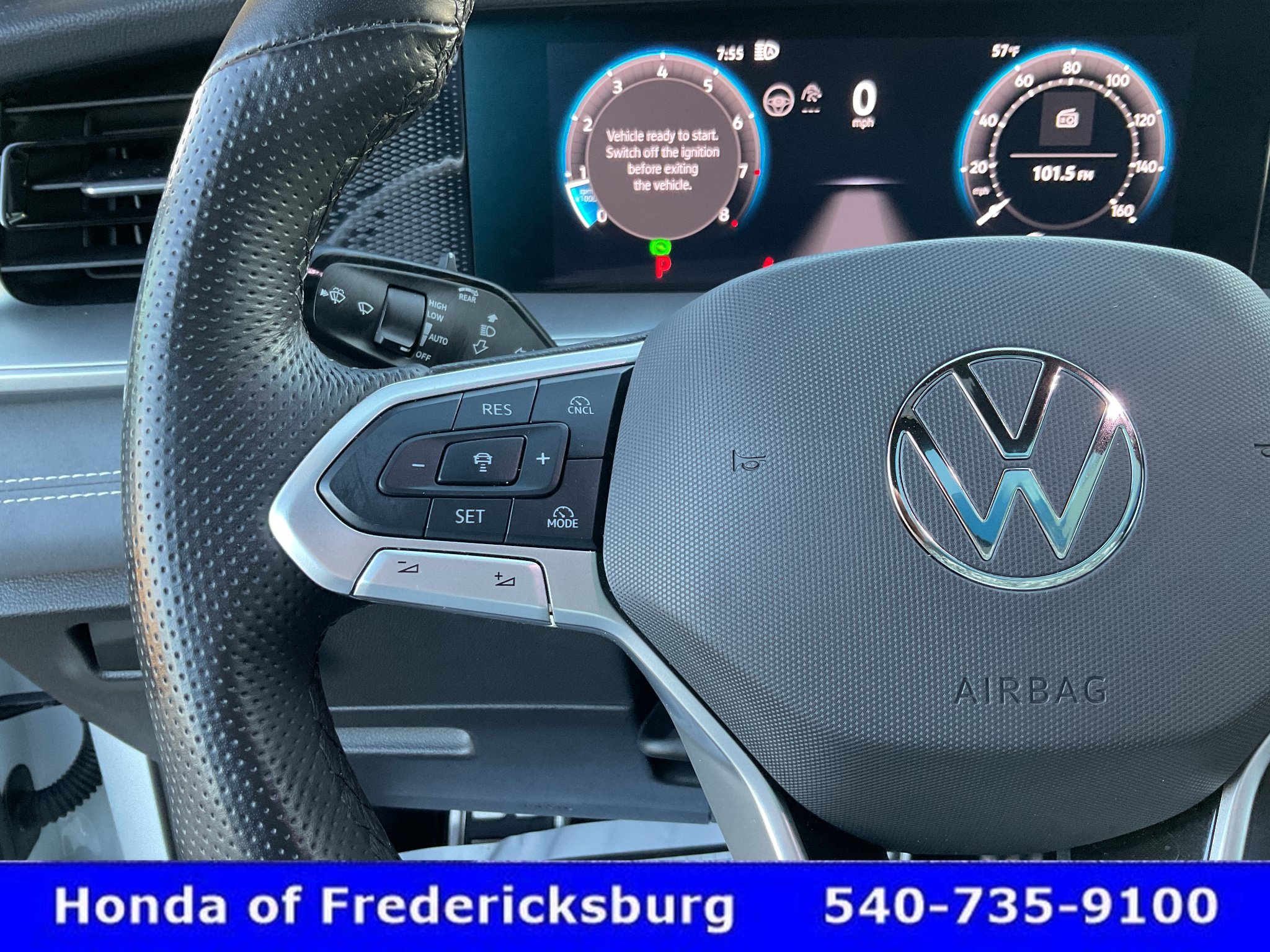 Used 2025 Volkswagen Tiguan SE R-Line AWD/4WD image 30