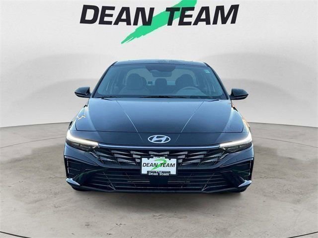 Certified 2025 Hyundai Elantra SEL w/ Cargo Package image 2