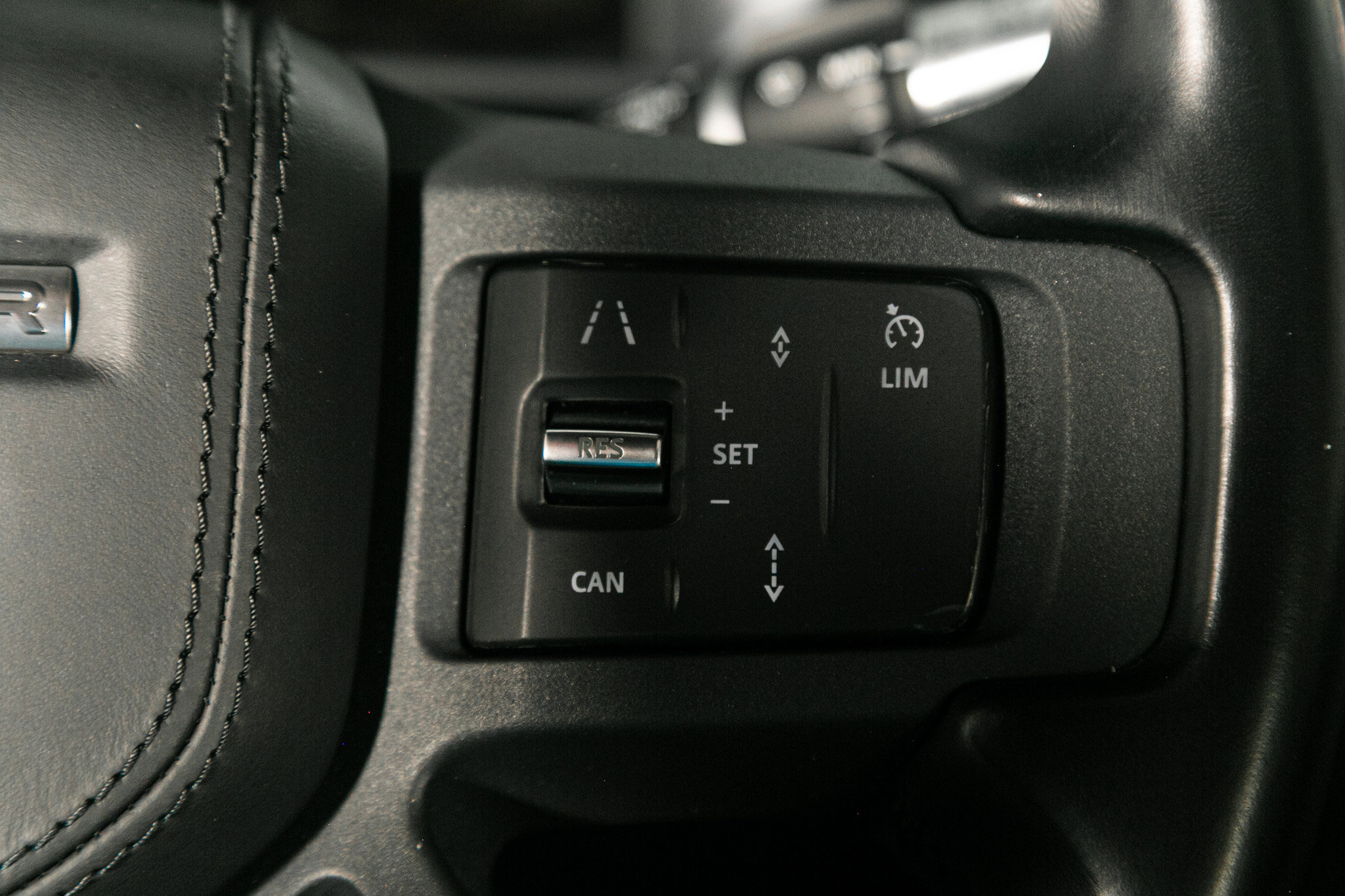 Used 2020 Land Rover Defender 110 X image 35