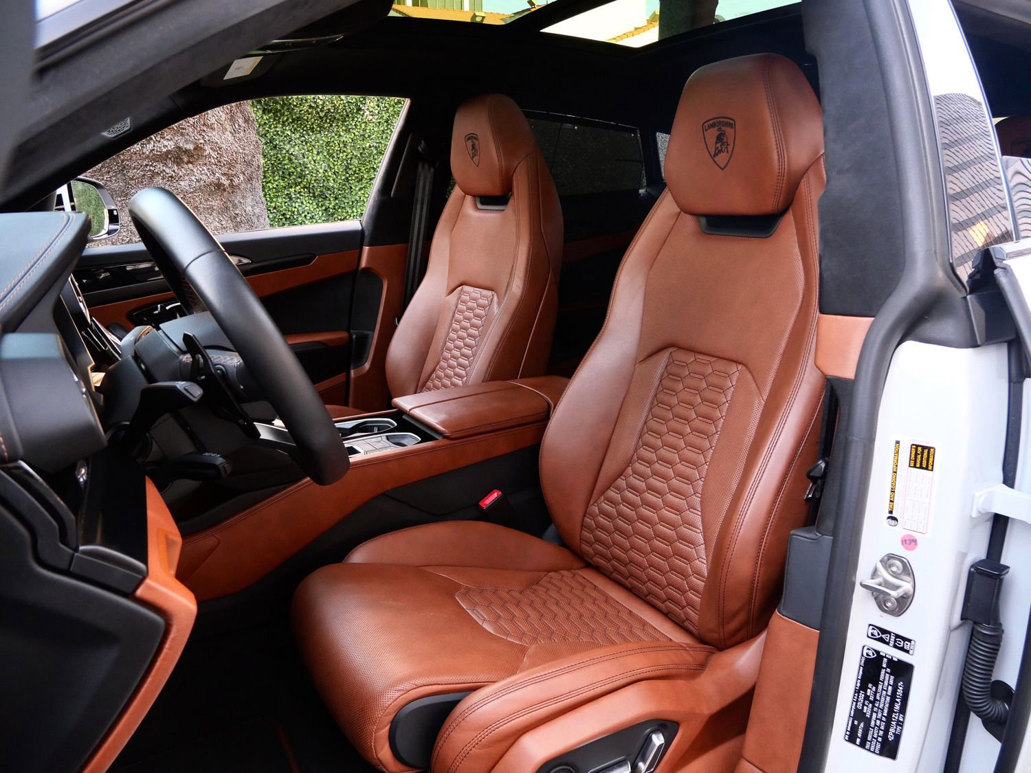 Used 2021 Lamborghini Urus image 18