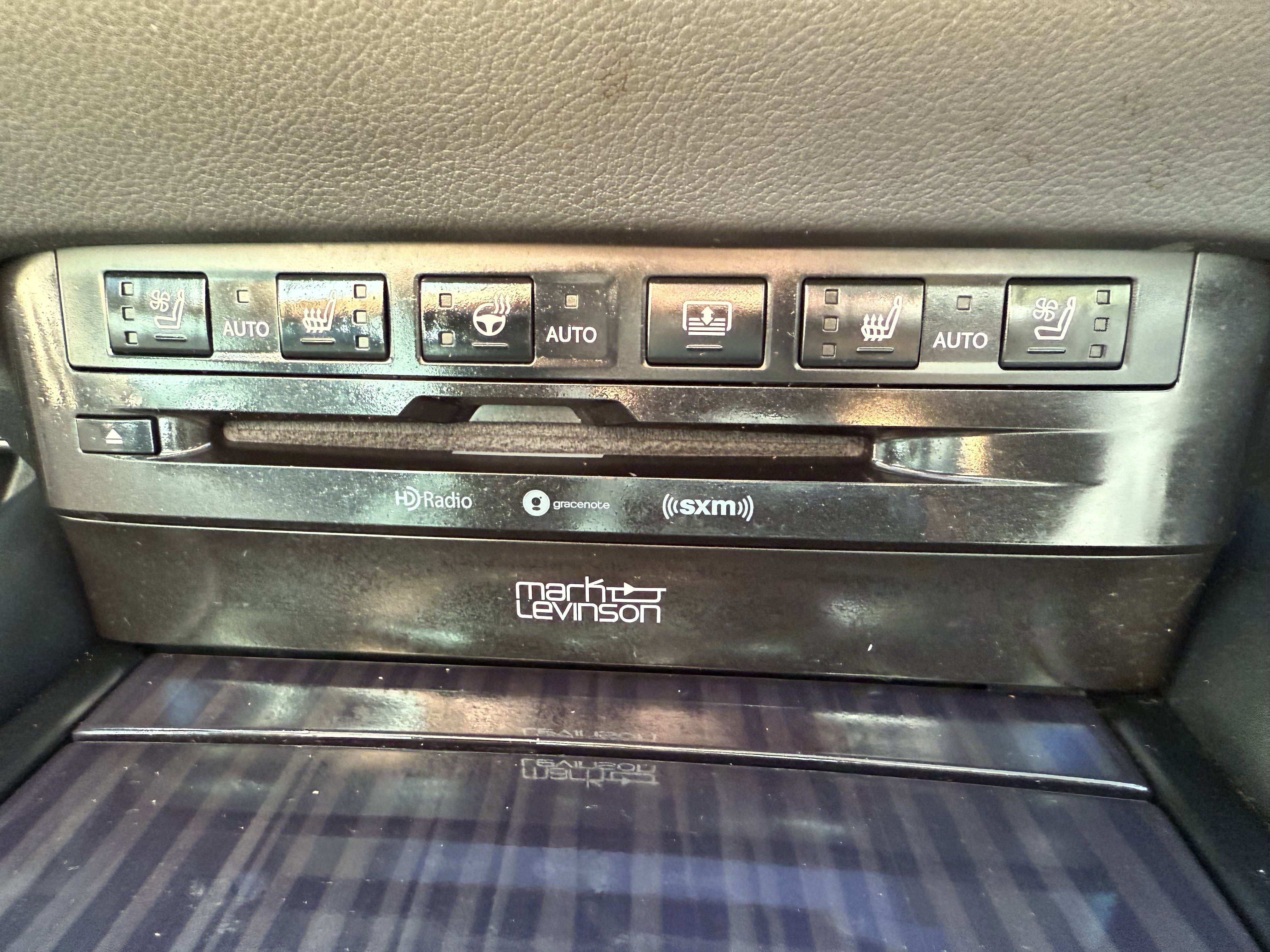 Used 2019 Lexus ES 350 Ultra Luxury image 16