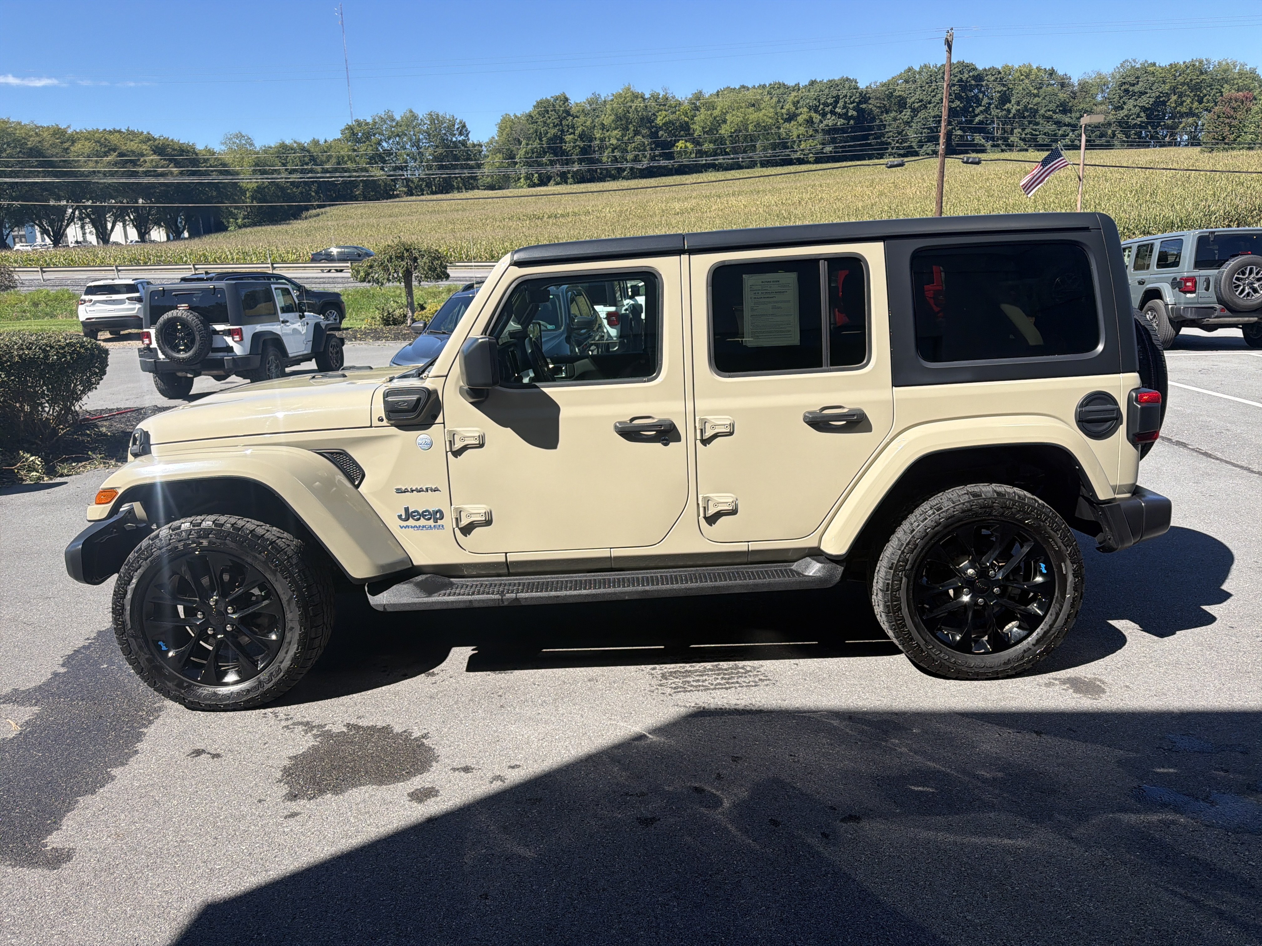 Used 2022 Jeep Wrangler Unlimited Sahara w/ Cold Weather Group AWD/4WD image 7