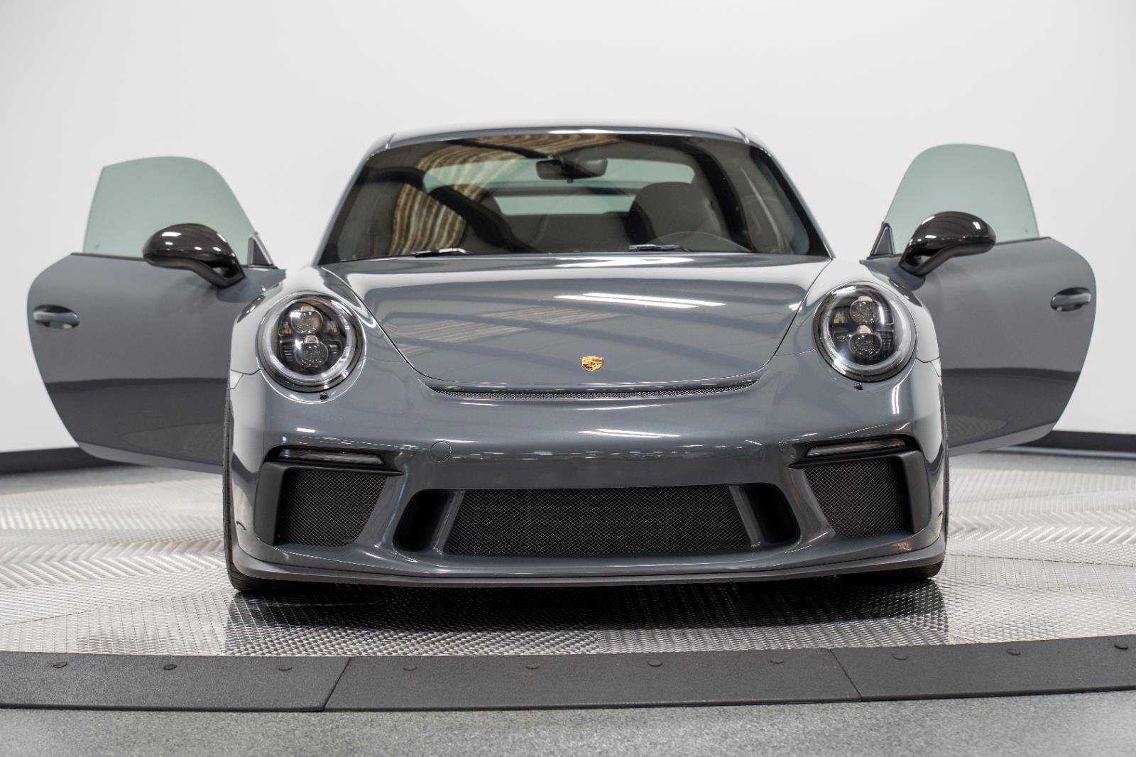 Used 2018 Porsche 911 GT3 RWD image 40