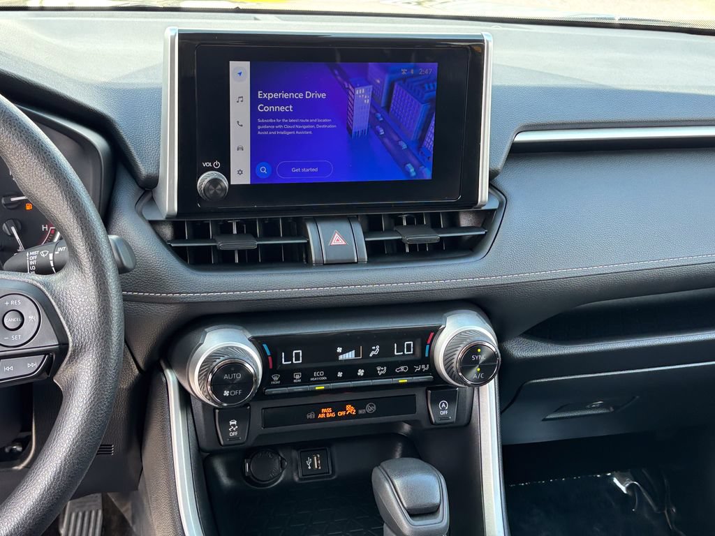 Used 2025 Toyota RAV4 XLE AWD/4WD image 24