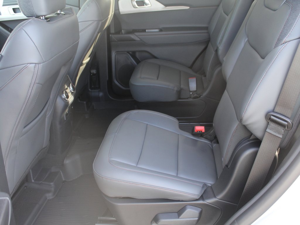 New 2026 Ford Explorer Active w/ Active Comfort Package image 4