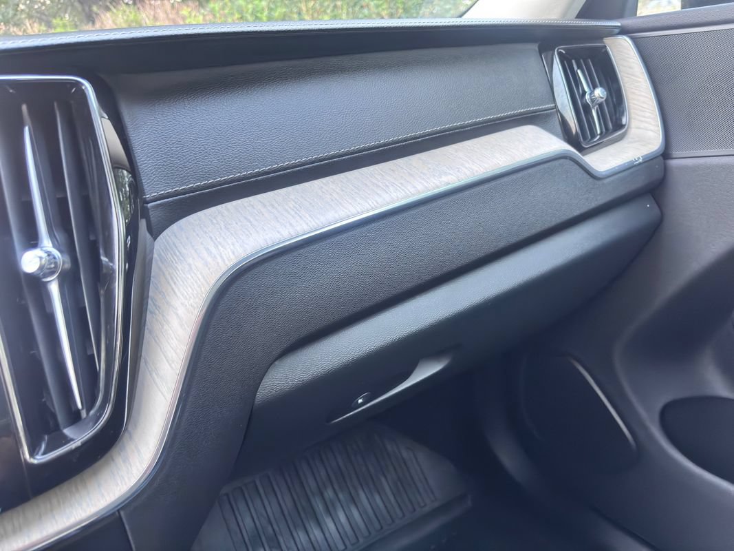 Used 2018 Volvo XC60 T5 Inscription w/ Convenience Package AWD/4WD image 19