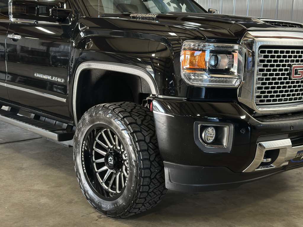 Used 2017 GMC Sierra 2500 Denali w/ Duramax Plus Package image 21