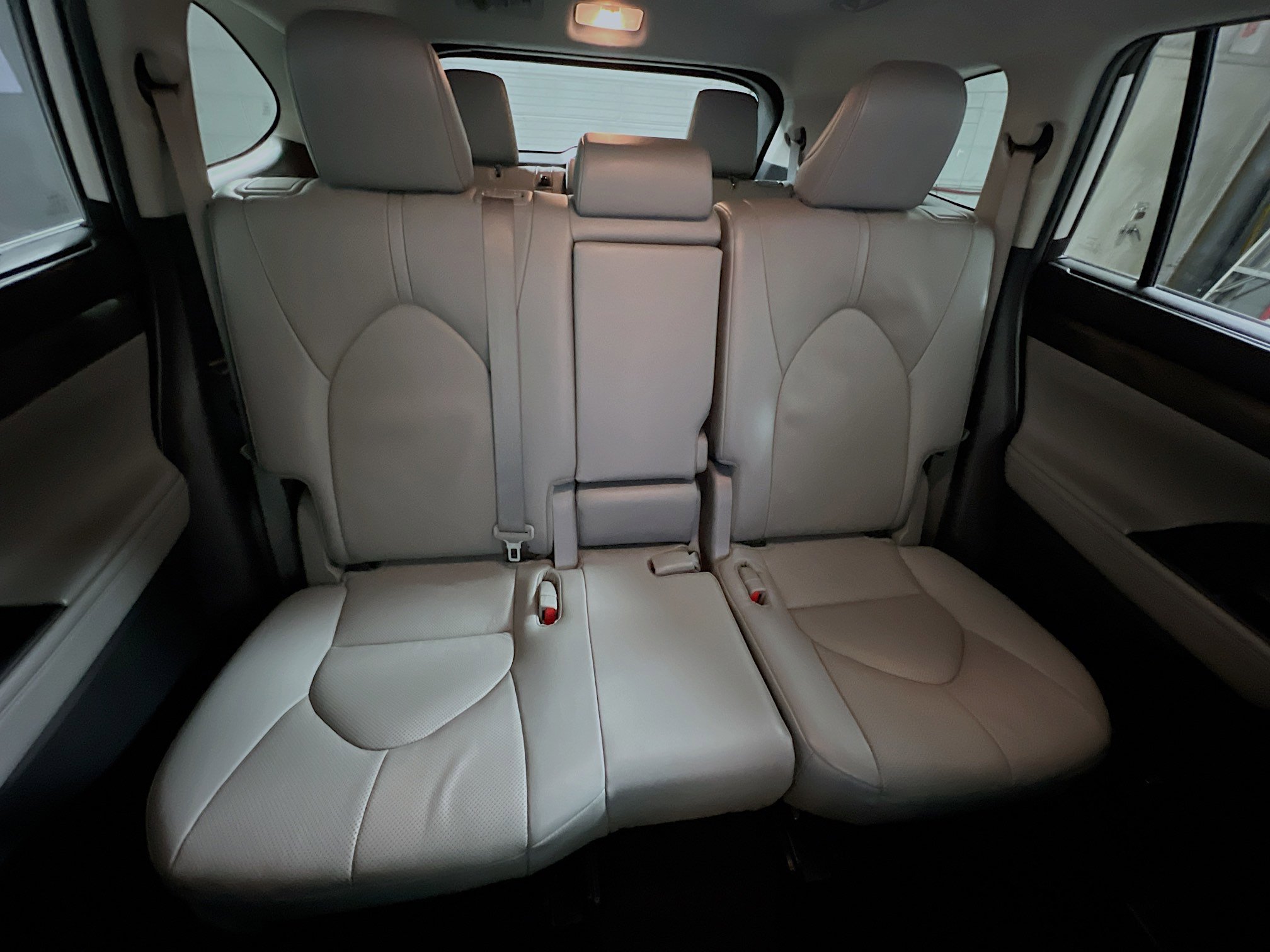 Used 2023 Toyota Highlander Limited FWD image 33