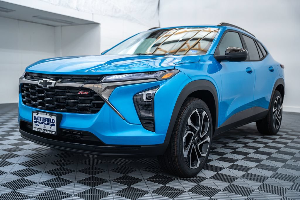 New 2026 Chevrolet Trax RS w/ Sunroof Package FWD image 3
