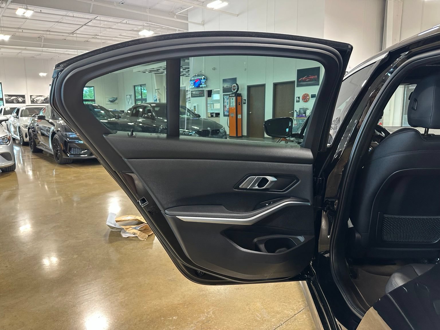 Used 2020 BMW 330i Sedan w/ Driving Assistance Package RWD image 31