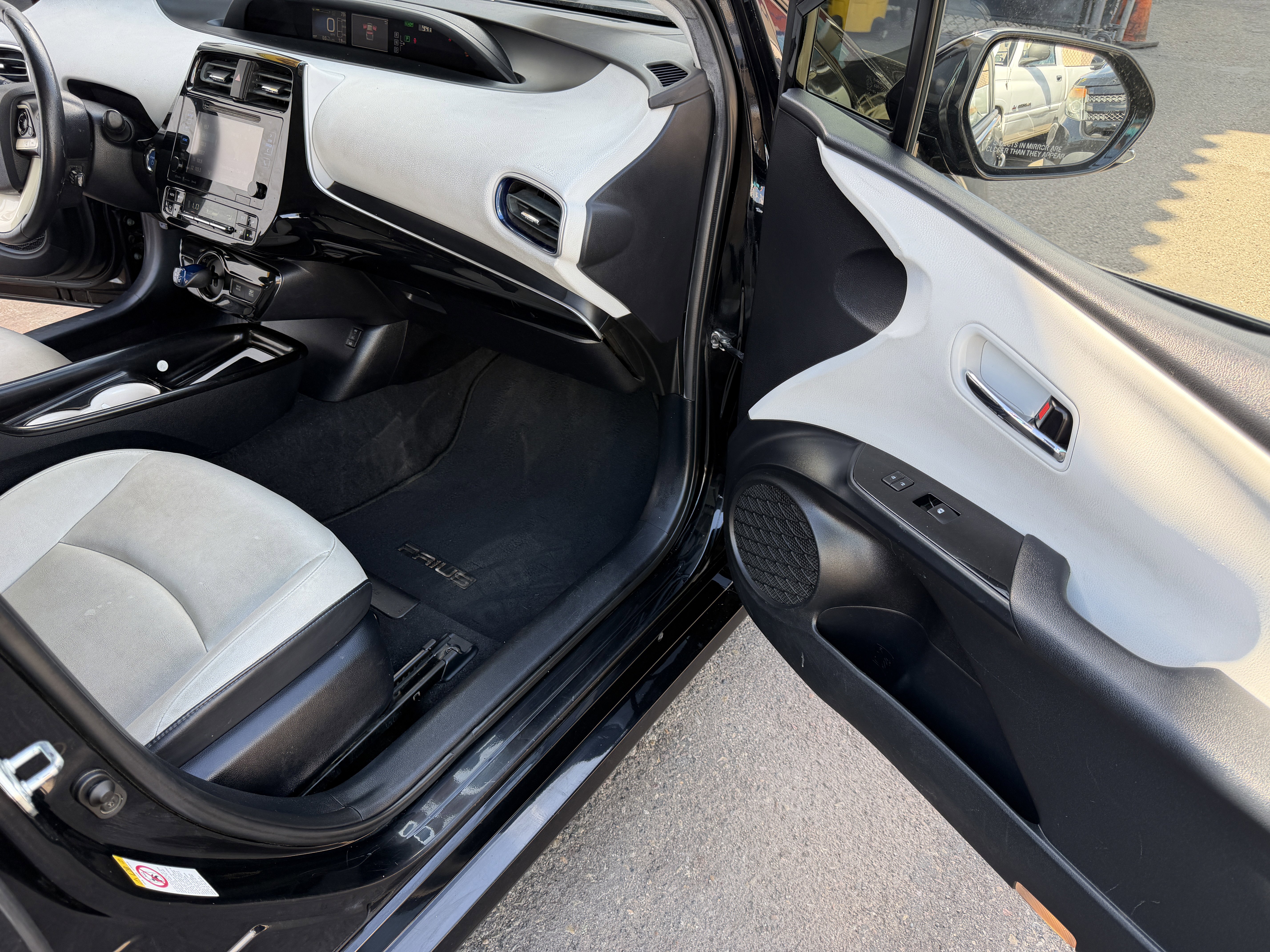 Used 2016 Toyota Prius Four Touring FWD image 13