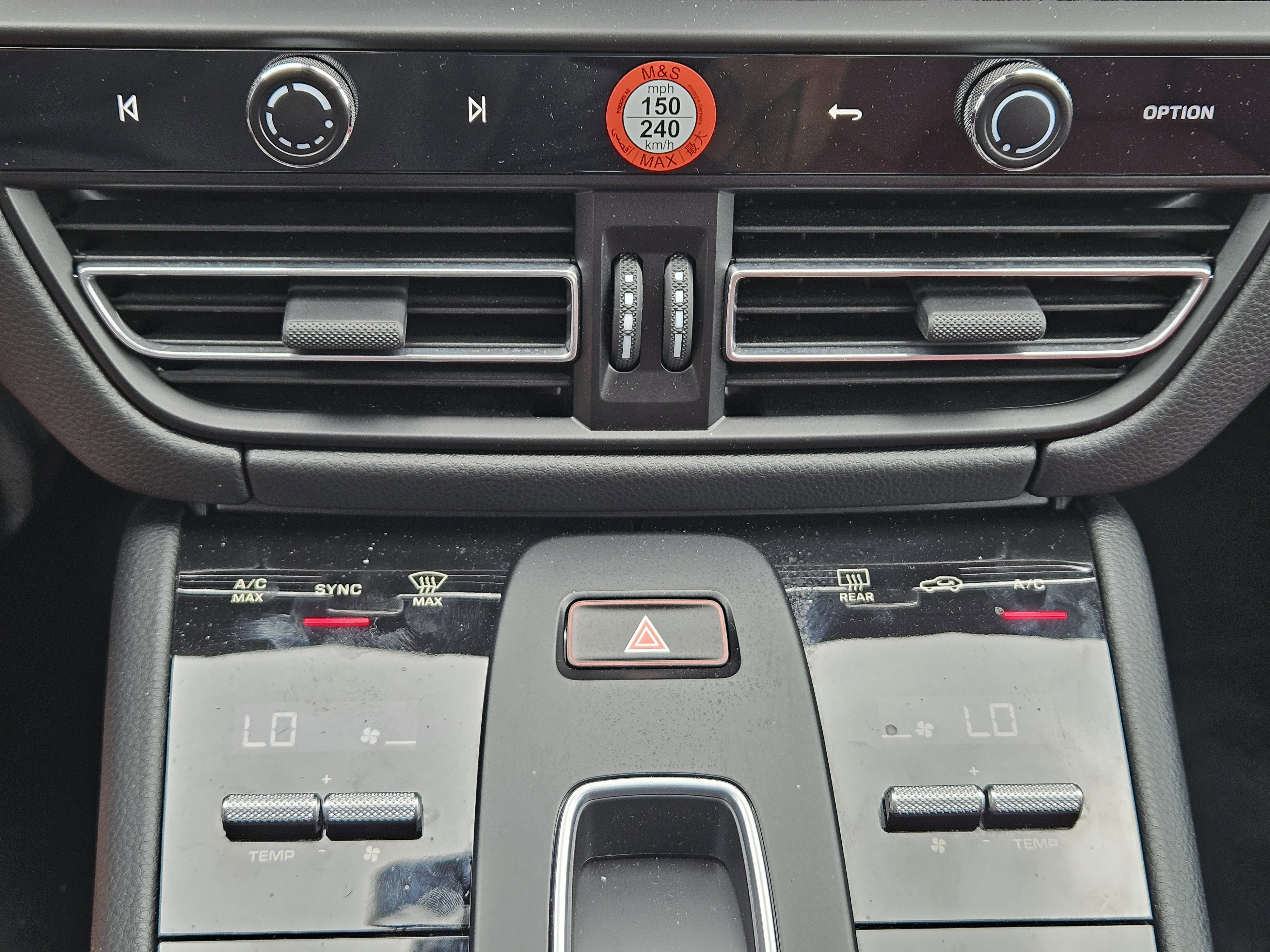 Certified 2026 Porsche Macan AWD/4WD image 19