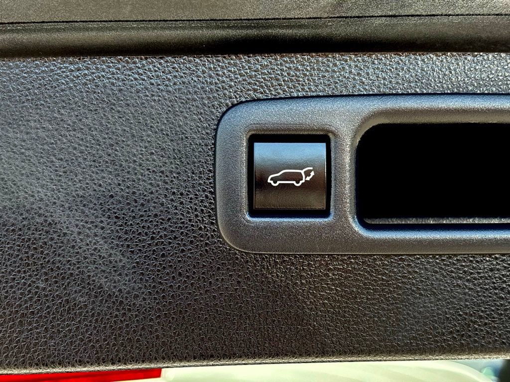 Used 2022 Toyota Highlander LE FWD image 26