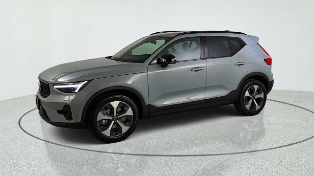 New 2026 Volvo XC40 B5 Plus w/ Protection Package Premier AWD/4WD image 3