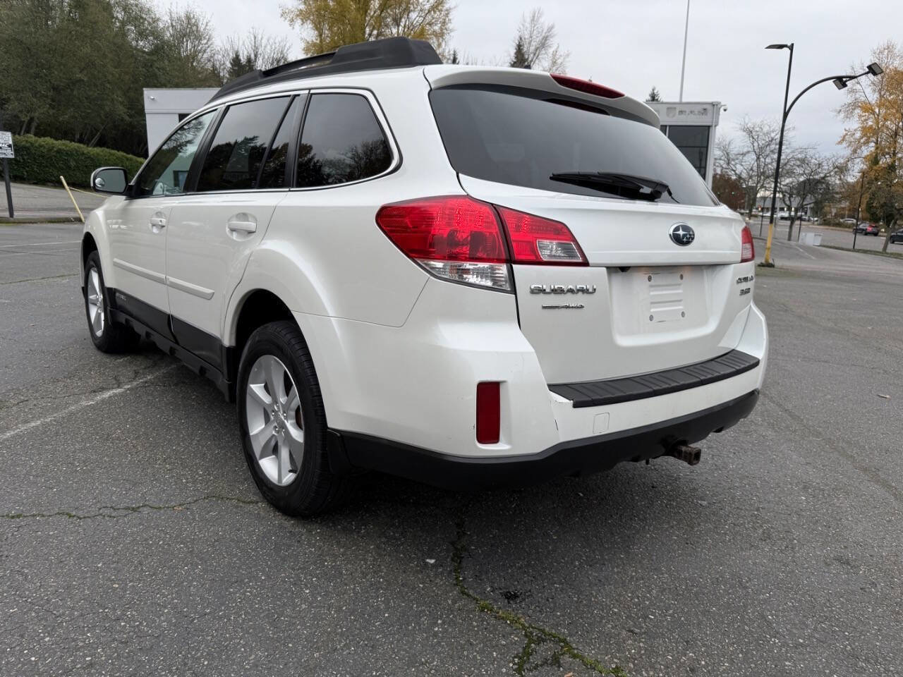 Used 2014 Subaru Outback 3.6R Limited w/ Moonroof Package image 26